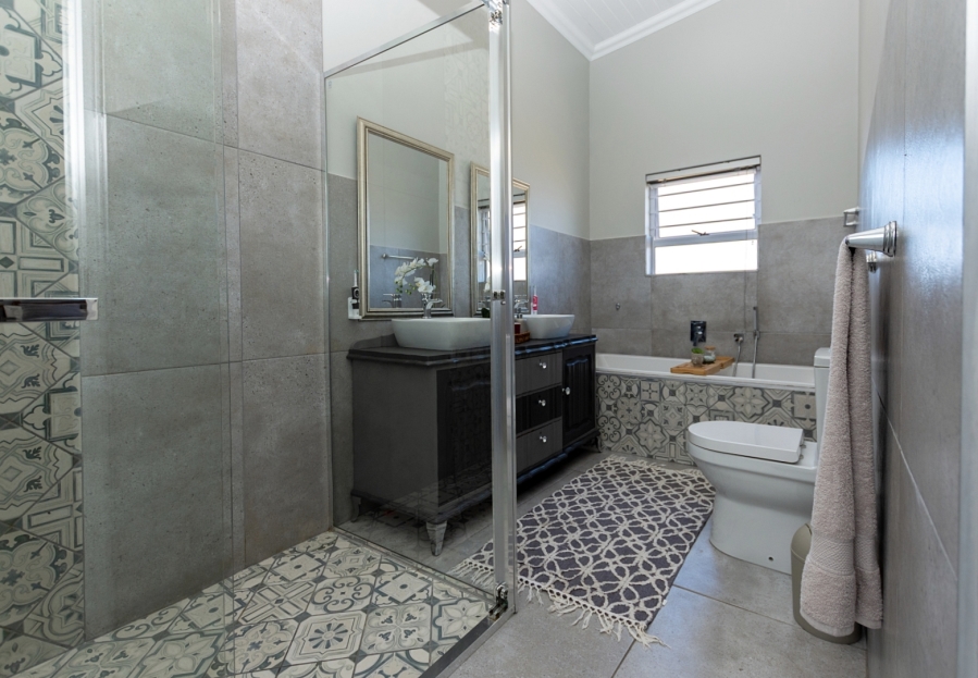 5 Bedroom Property for Sale in Myburgh Park Western Cape